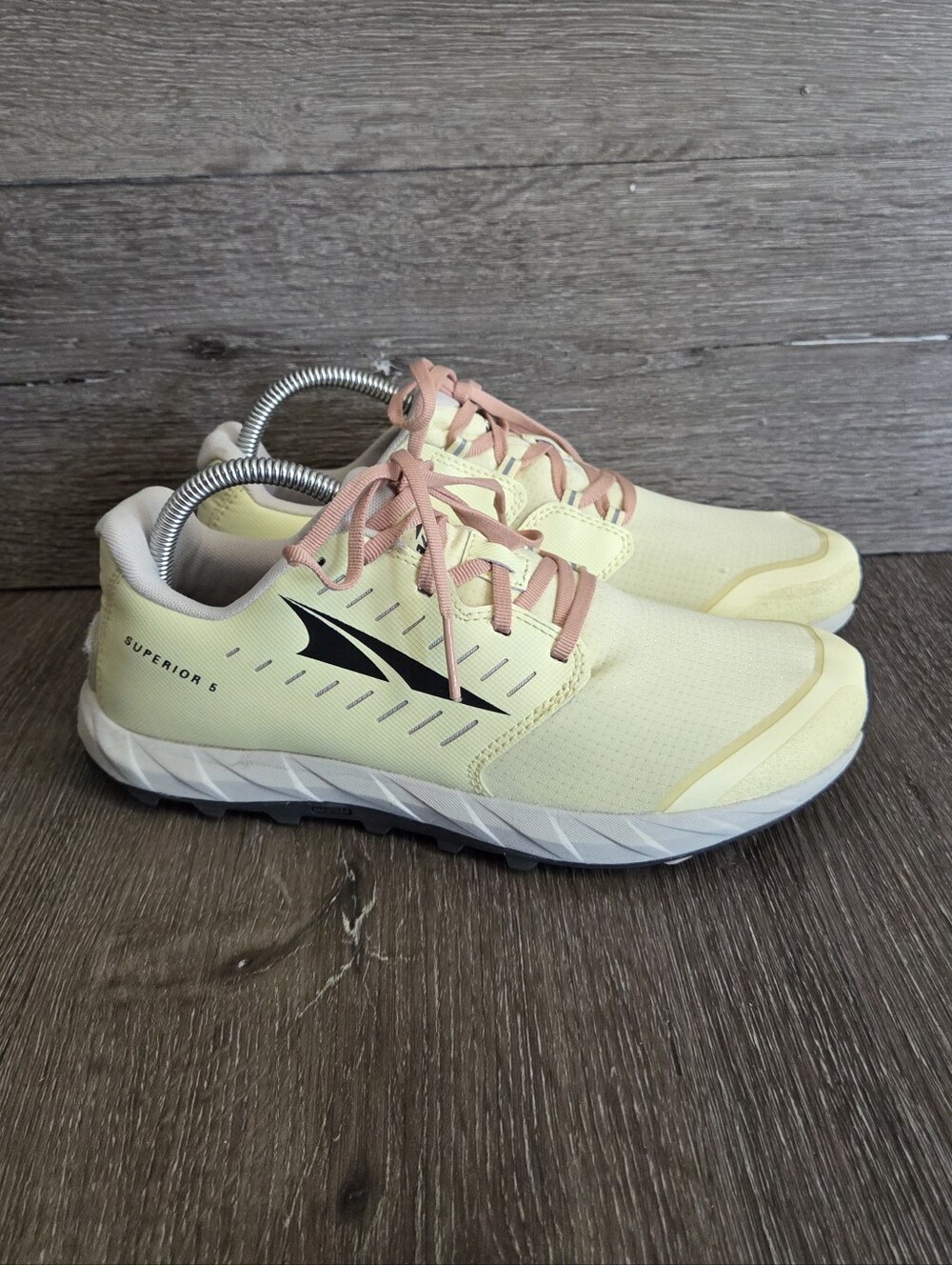 Altra Superior 5 Women's Pale Yellow Running Shoes Size 9.5